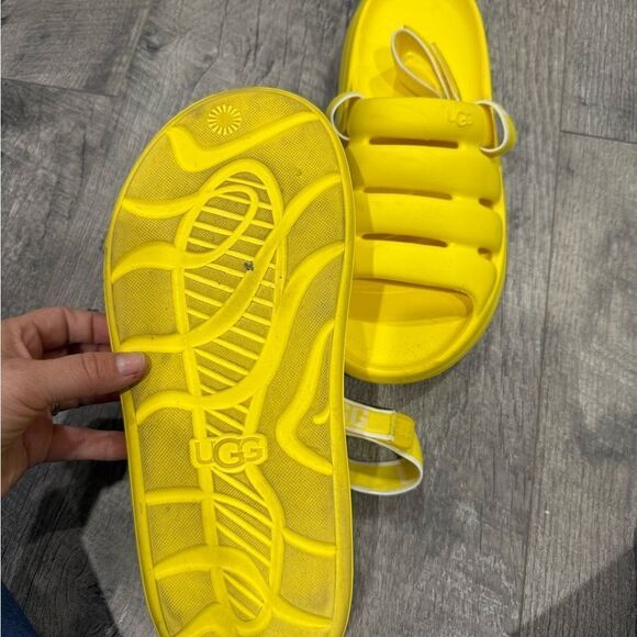 UGG Yellow Skeletal Design Shoe - Picture 3 of 4